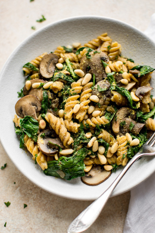 fullyhappyvegan - Vegan Spinach and Mushroom Pasta