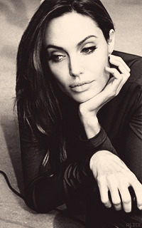 Angelina Jolie Tumblr_mwrljmXOKb1sfx5blo3_250