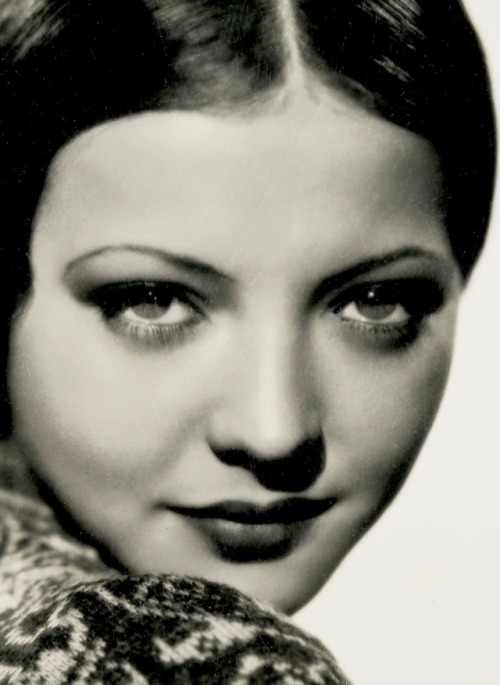 summers-in-hollywood - Sylvia Sidney by Eugene Robert Richee, 1930