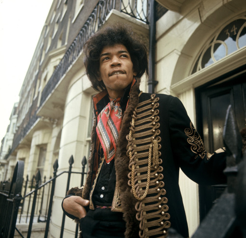 taithebeautiful:twixnmix:Jimi Hendrix photographed by Petra...