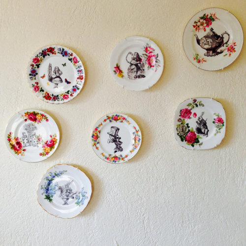sosuperawesome - Illustrated plates by LaviniasTeaParty on Etsy•...