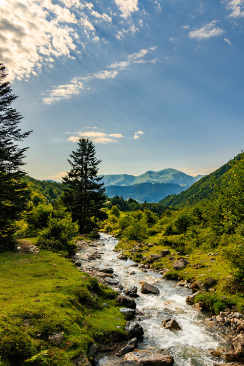 nature-hiking - Pyrenean mountain stream - Haute Route...