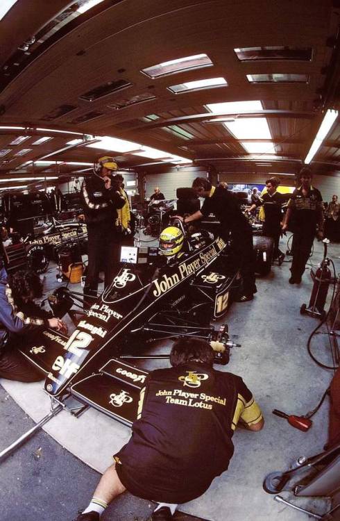 mistressofspeed - gentlemanracedriver - Senna in Lotus JPS❤