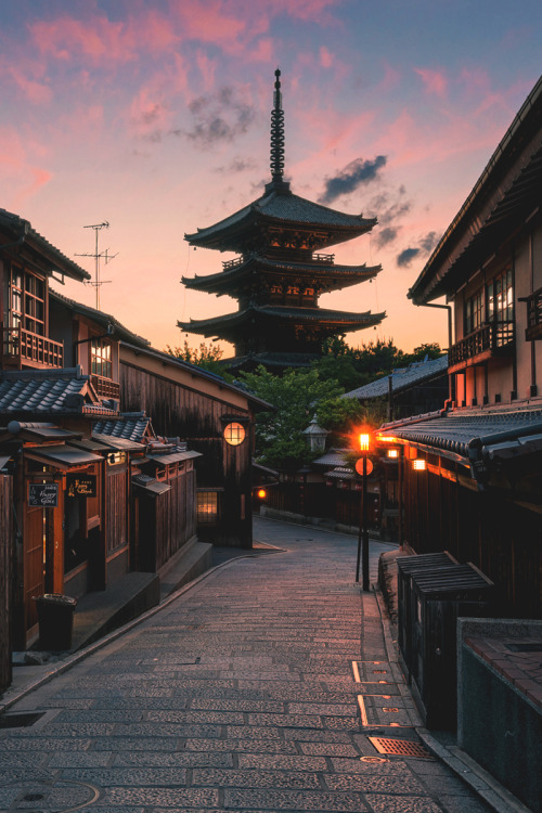 banshy:Sunset In Kyoto | Leslie Taylor