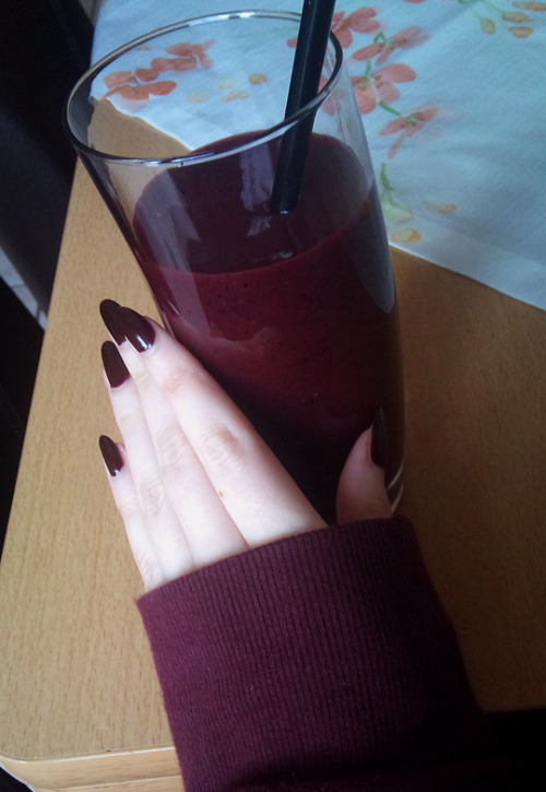 take-me-far-away-from-here - Burgundy Vitamine Smoothie - -)½...