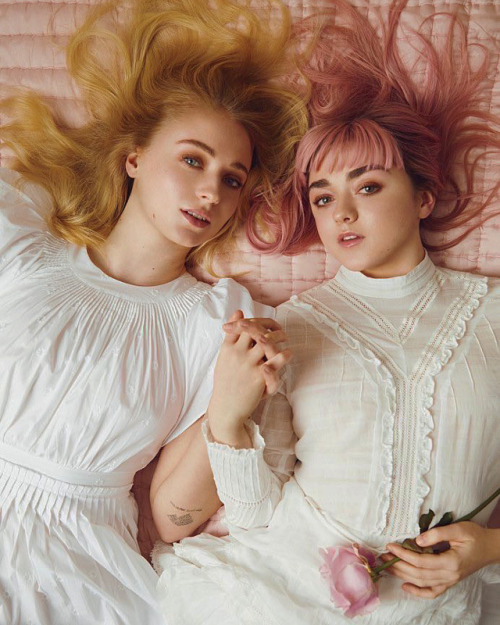 thequeensofbeauty - Sophie Turner & Maisie Williams Rolling...