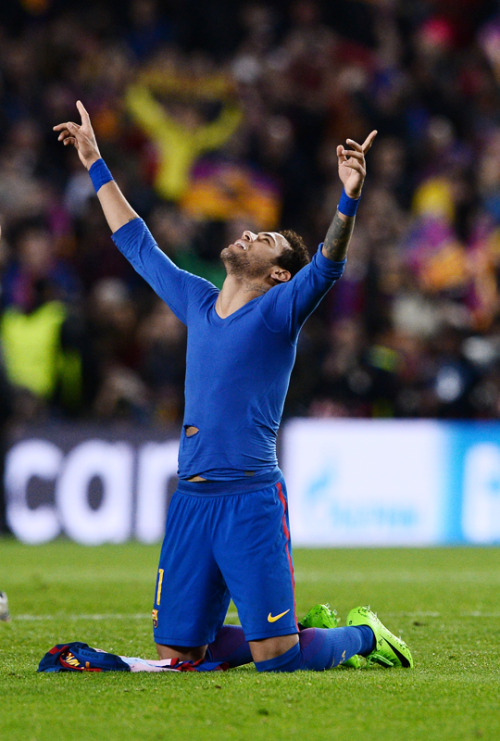 xavihernandes - Neymar celebrates their 6-1 victory at the end...