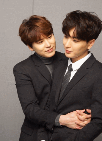 Image result for kyuhyun and leeteuk gif