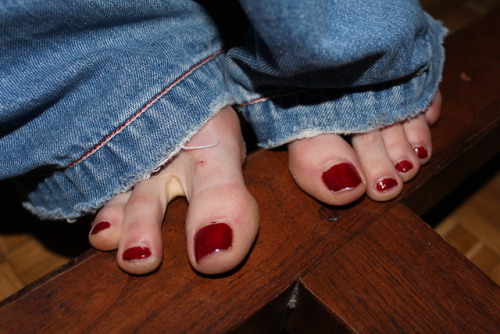 hornycouple2004 - her beautiful feet - please reblog