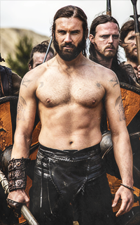 Clive Standen Tumblr_nbwxqk4HFe1tyhl08o9_250
