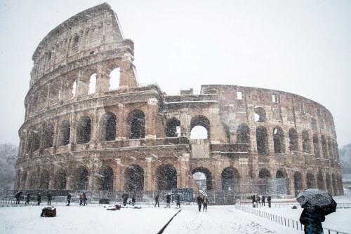 saintjoan:snow in rome for the first time in six years!