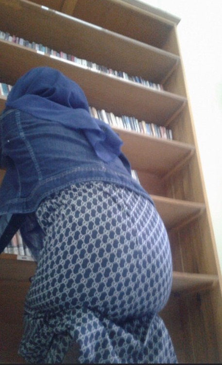 warda9b - Hijab perfect ass