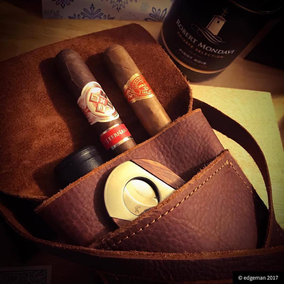 Repost from @edgemancigars My @legendarysaxon #USA #Premium #Leather #Cigar #Carrier with @hoyocigars #Silver by @ajfcigars & @d_crossier_cigars #Selection 512