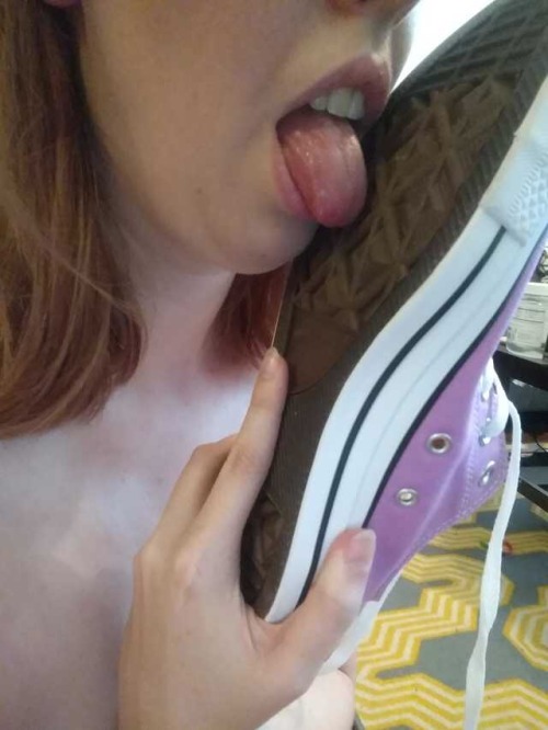 schoolgurlsissy - So HOTI would love to lick them as well