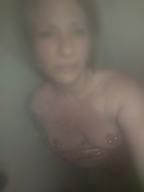 Things got steamy fast when sending pics to @l0vethepussy to let...