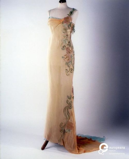 omgthatdress - DressGianni Versace, 1997Museu do Design e da...