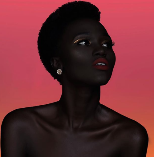 black-to-the-bones - This beautiful black Queen uses her...