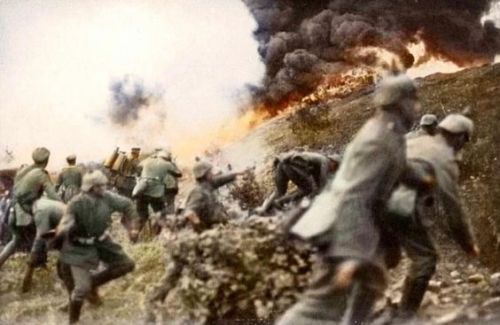 historicaltimes - German View Of A Battle, WW1, Colourised via...
