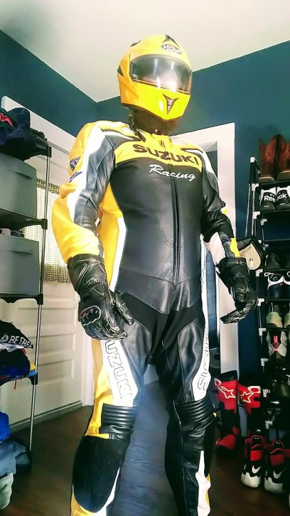 uacub:Seriously enjoying these leathers and my new helmet. Could...