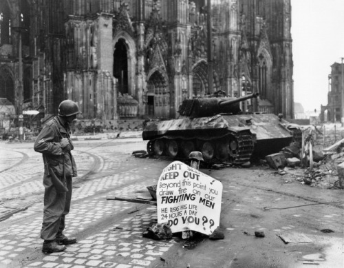 bmashine:American infantryman at the Cologne Cathedral and the...