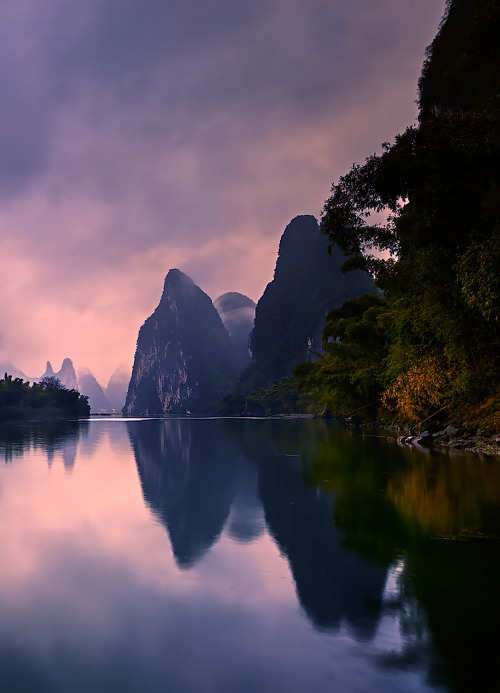 coiour-my-world - Xing Pingzhen before dawn, Lijiang River, China...