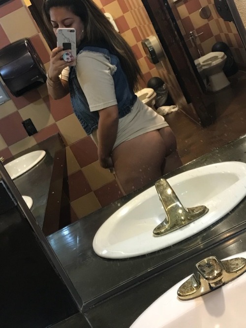 thicksexywomen - ninatribb - Horny bathroom selfies 