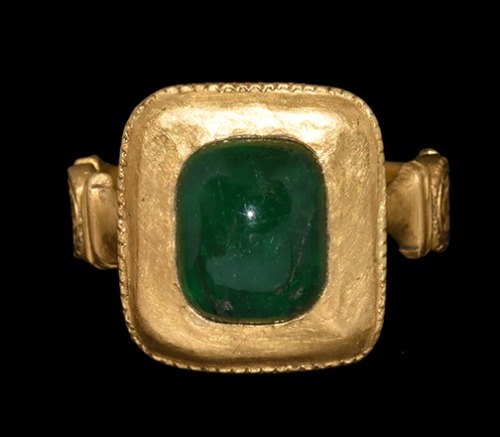 archaicwonder - Medieval Italian Gold Ring with Emerald...