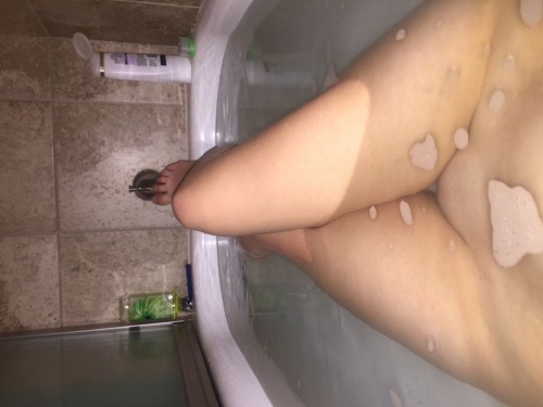 realcharlie97:Write me a message on tumblr to get my pussy...