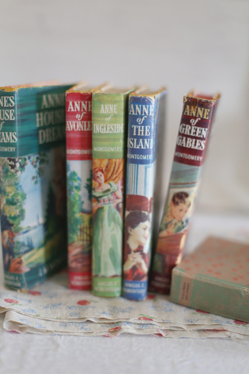 wanderthewood - Vintage editions of L.M. Montgomery’s Anne of...