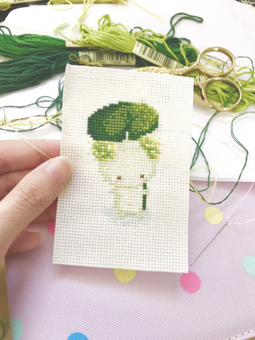 fuckyeahneedlework:tinytwiggette:Lily-pad dude is complete!...