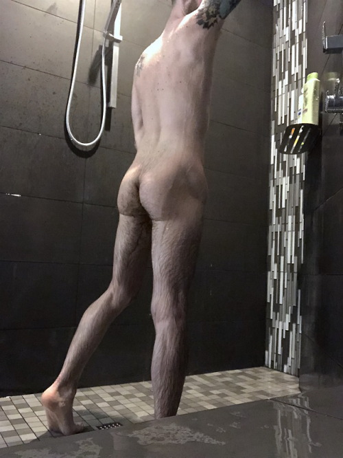 welcometothegayborhood - My friends new shower is pretty sweet.