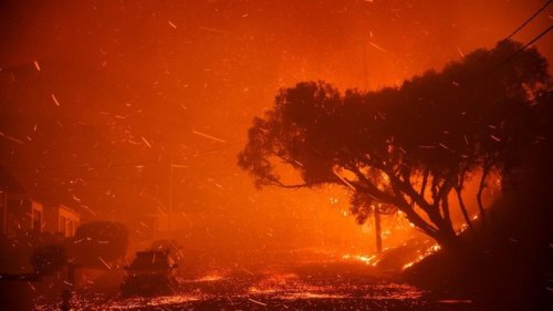 kwelaielo - The Thomas fire in Ventura 2017Credit - Los...
