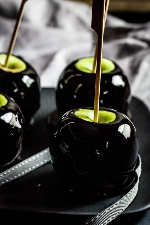 sweetoothgirl - POISON TOFFEE APPLES FOR HALLOWEENToo cool