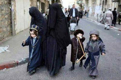 Haredi ultra orthodox Jewish women wearing the burqa