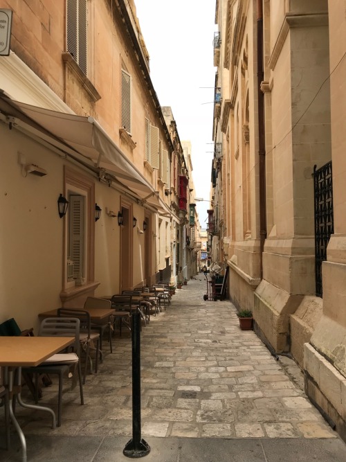 2tropic:streets of Valletta