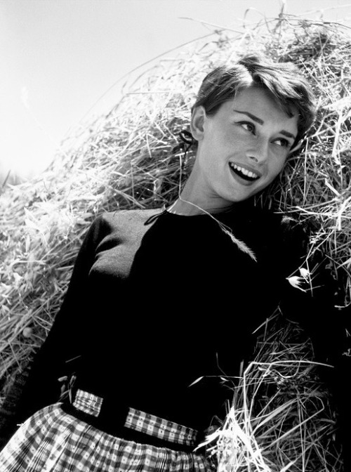 summers-in-hollywood - Audrey Hepburn in Rome, 1954. Photos by...