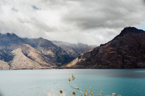 piavalesca - driving along lake wakatipu,from queenstown to...