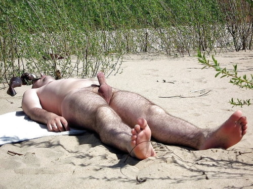 i-am-nude-by-nature - Up for the beach?
