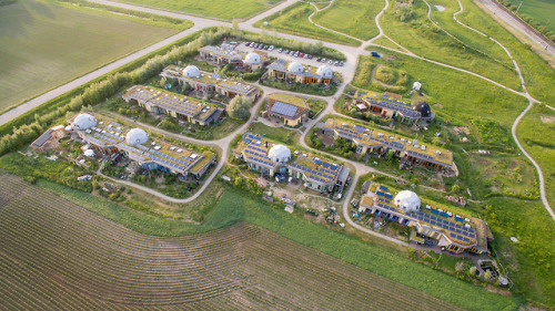 solarpunk-aesthetic - Aardehuizen, NetherlandsAn eco-village...