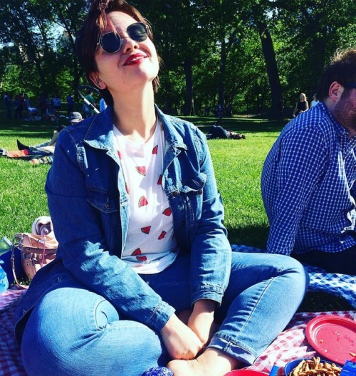 Picnicing with friends and everyone else in NYC lol #picnic #nyc...