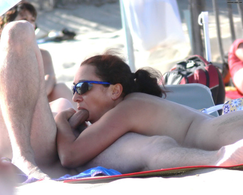 lovenakedbeach - Voyeur beach spy expose nudist wifes on candid...