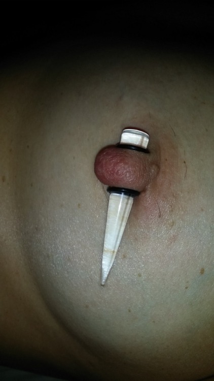 nippleringlover - finally stretched them up to 00g / 10mm. !!!