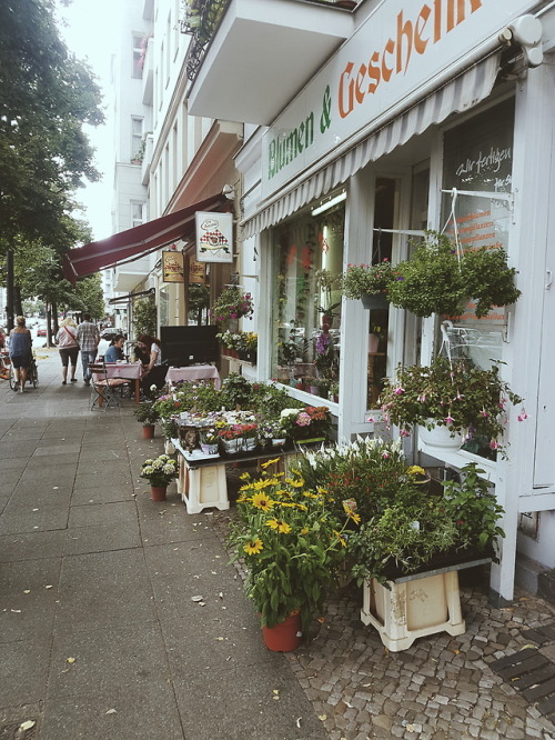 studyblr:my favorite flower shop and my favorite book on...