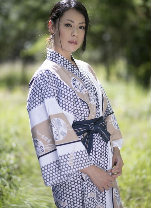 womeninkimono - Nana Aida in Kimono I