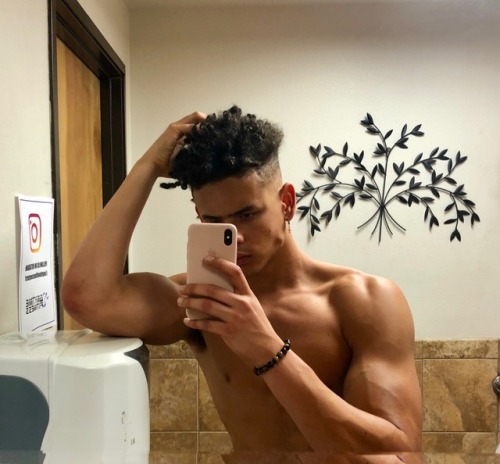 julianhorne - C’mon gym bathroom selfies!!