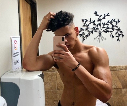 julianhorne - C’mon gym bathroom selfies!!