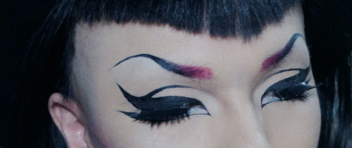 liquidsadism - nothing much, just a simple liner and lashes kind...
