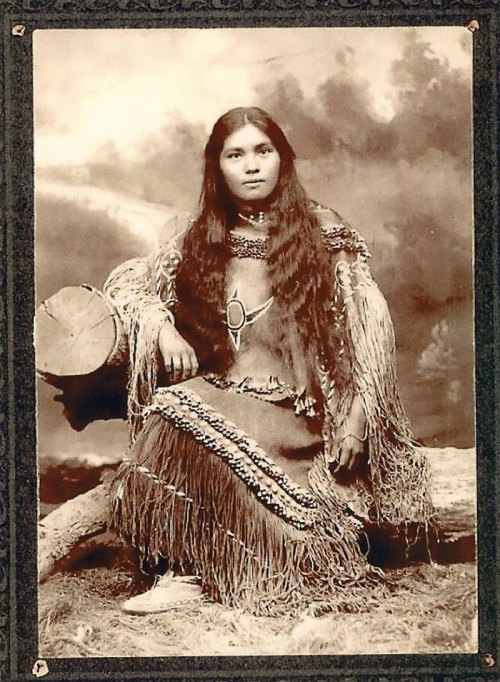 boredpanda - 1800s-1900s Portraits Of Native American Teen Girls...