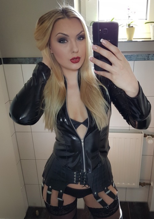 leatherlatexmstress:are you ready for Me, slave?Yes Mistress
