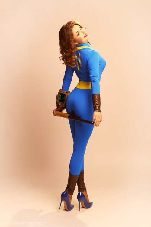 cosplayblog - Vault Dweller (in pin-up style) from Fallout 4 ...
